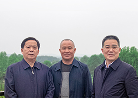 省金融監(jiān)督管理局張世平局長(zhǎng)、省人大農(nóng)業(yè)與農(nóng)村委員會(huì)劉宗林主任一行蒞臨湘豐茶業(yè)集團(tuán)考察、指導(dǎo)