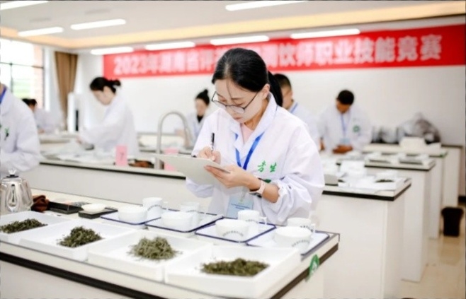 時(shí)光長(zhǎng)廊?勞動(dòng)者風(fēng)采 | 謝嬌枚：科班出身深耕茶園，以“技”賦能產(chǎn)業(yè)發(fā)展